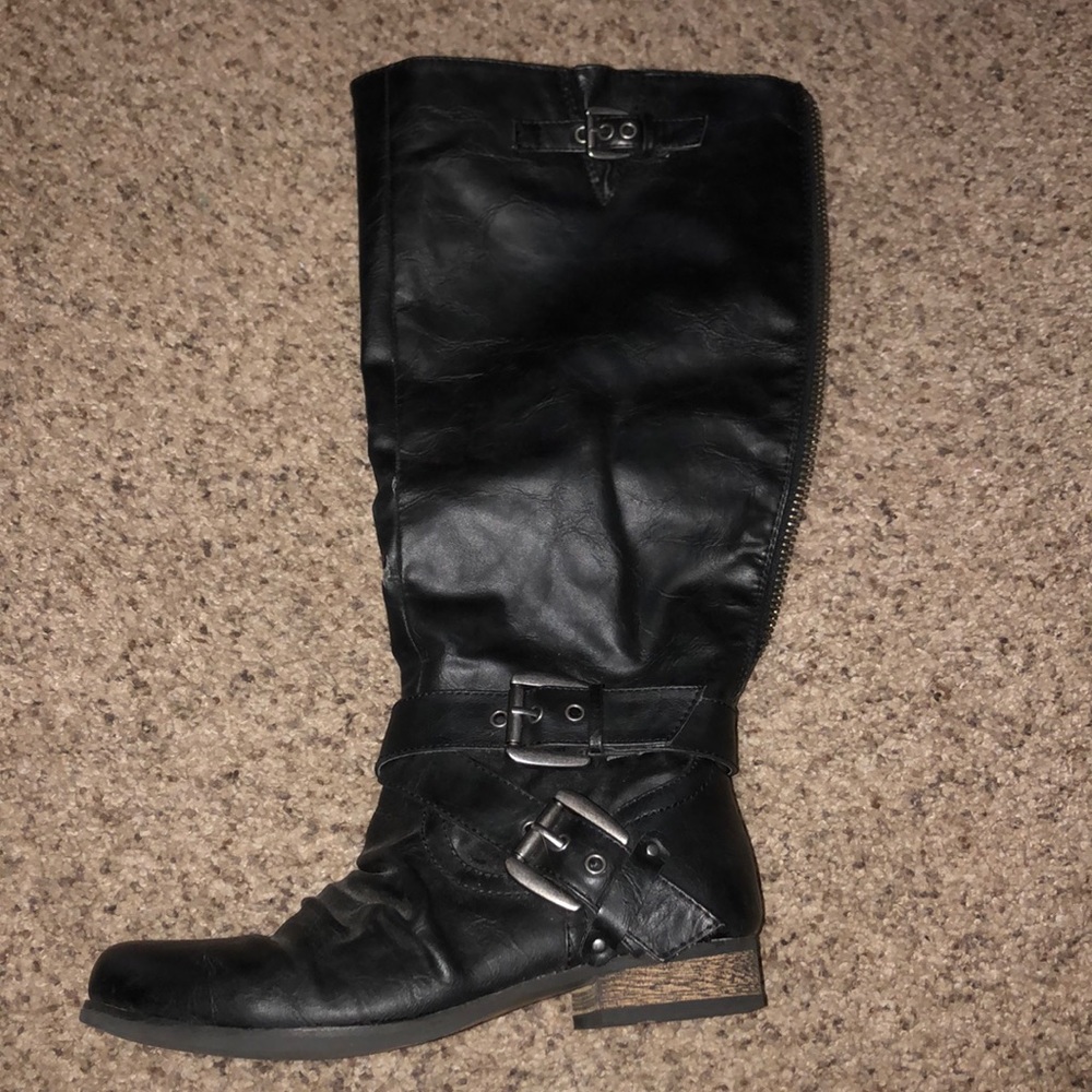 Black leg boots